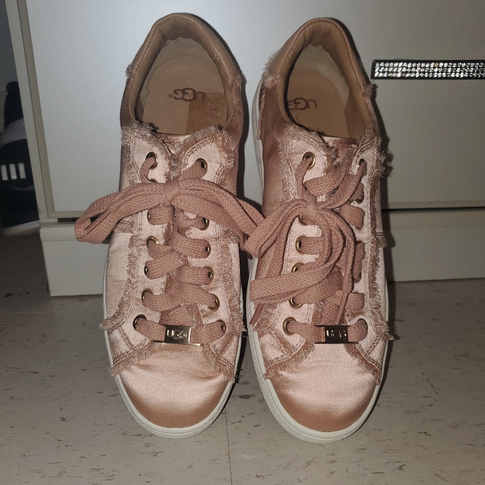 Pink Milo UGG sneakers😍😍